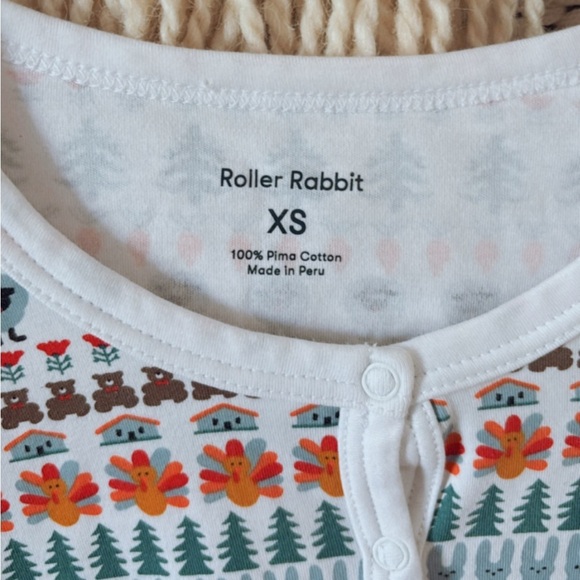 NWOT Roller Rabbit Bands Weave Henley Pajama Top in Woodland Animals Christmas - Picture 3 of 4